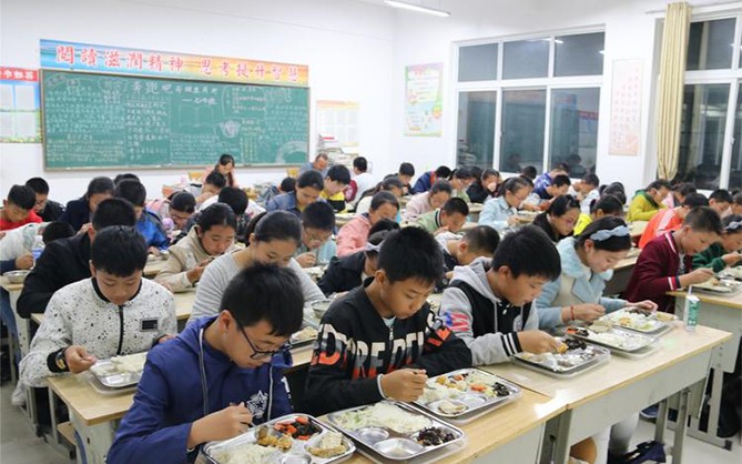 食堂服務(wù)的標(biāo)準(zhǔn)化與個(gè)性化